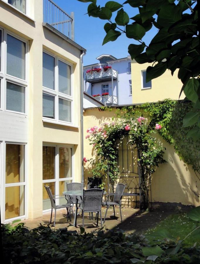 Wintergarten-maisonette, Warnemuende